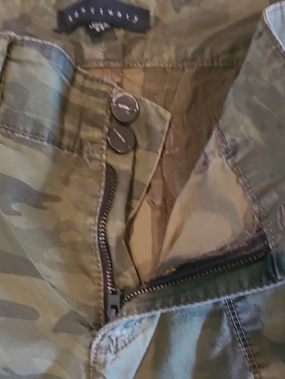 Sanctuary Olive Camo Cargo Shorts - Picture 3 of 9